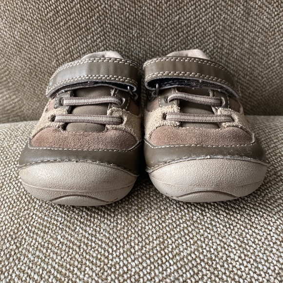 Stride Rite Boys Kylin Soft Sole Sneaker W/Memory Foam Insoles. Brown/Tan. SZ 4W - Picture 4 of 16